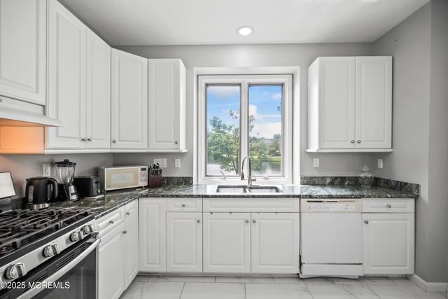 117 Sequoia Woods Court, Holmdel, NJ 07733