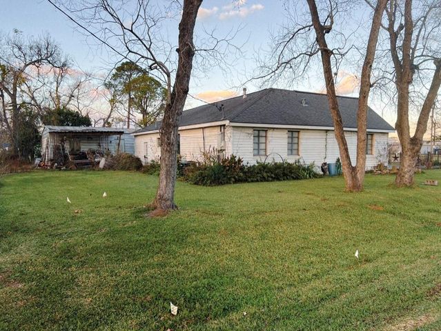 202 1st Street, Brazoria, TX 77422