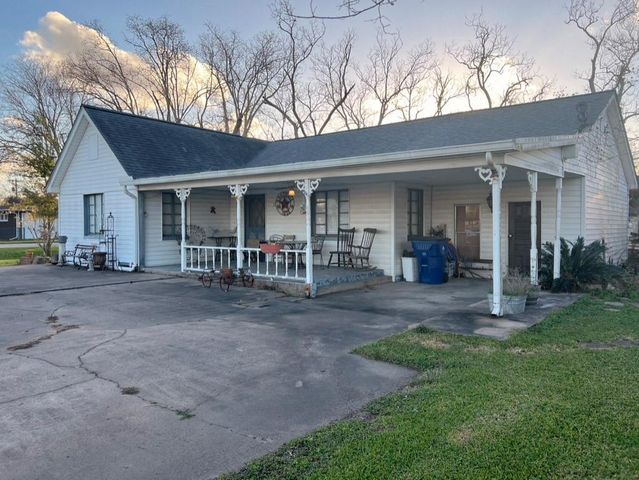 202 1st Street, Brazoria, TX 77422