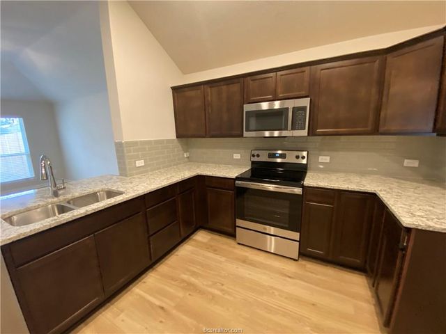 3721 Mckenzie Street, Bryan, TX 77803