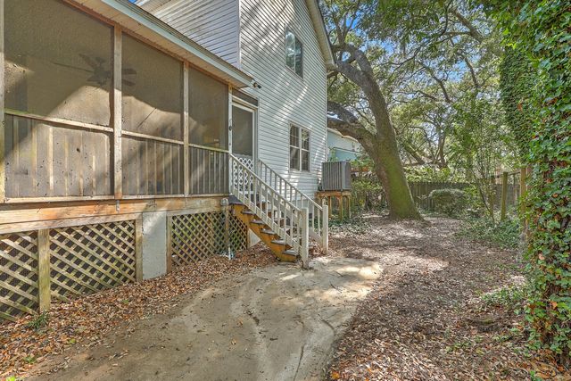 1759 Crystal Lake Drive, Charleston, SC 29412