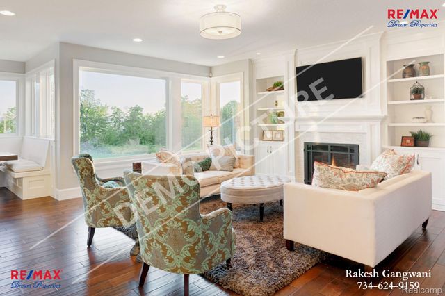 31111 Lahser Road, Beverly Hills Village, MI 48025