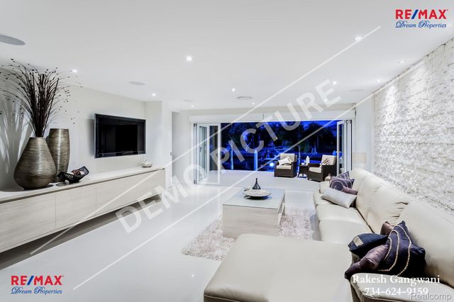 31111 Lahser Road, Beverly Hills Village, MI 48025