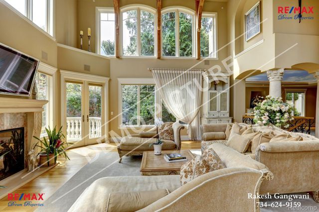 31111 Lahser Road, Beverly Hills Village, MI 48025