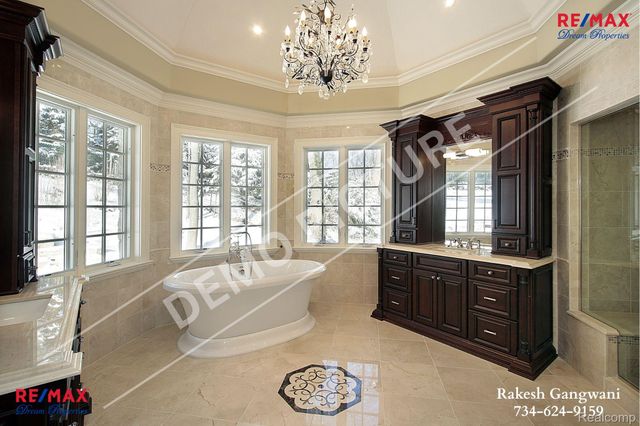 31111 Lahser Road, Beverly Hills Village, MI 48025