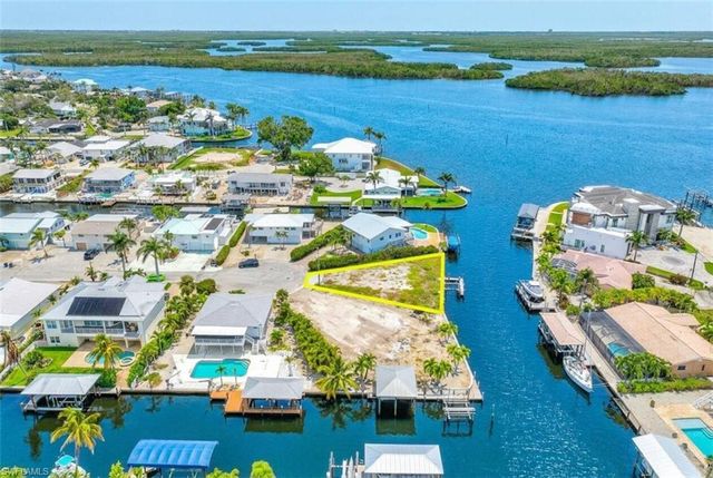 20 Avenida Carita, Fort Myers Beach, FL 33931
