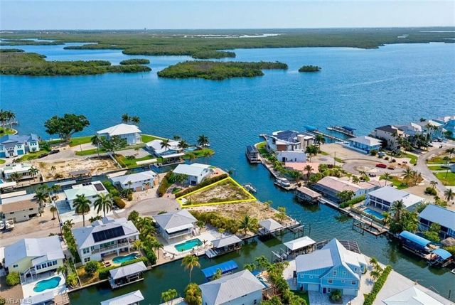 20 Avenida Carita, Fort Myers Beach, FL 33931