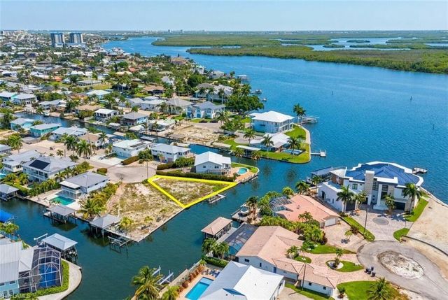 20 Avenida Carita, Fort Myers Beach, FL 33931