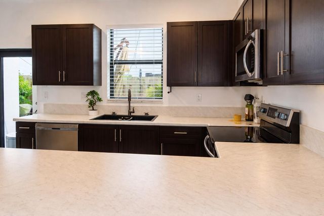 519 SW 19th Terrace, Fort Lauderdale, FL 33312