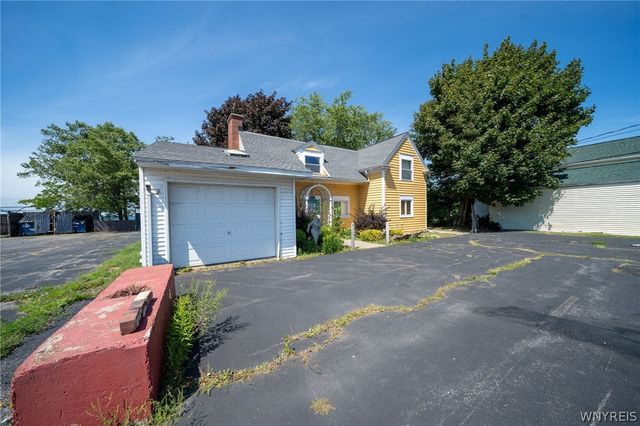 4904 Lake Shore Road, Hamburg, NY 14075