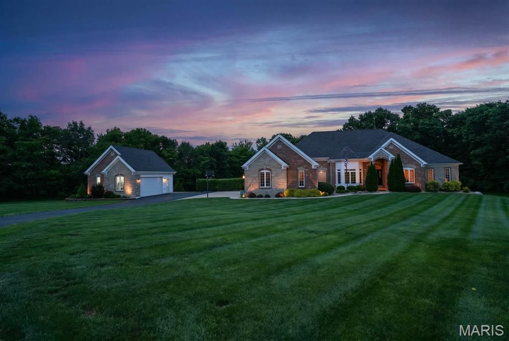 320 Nicole Court, Troy, MO 63379