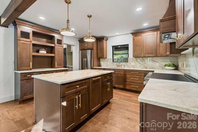 40 Boulder Lane, Hendersonville, NC 28792