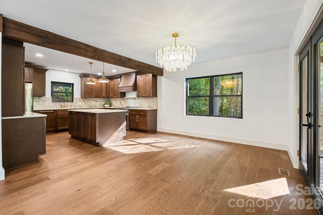 40 Boulder Lane, Hendersonville, NC 28792