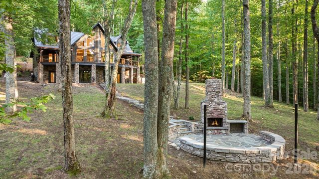 40 Boulder Lane, Hendersonville, NC 28792