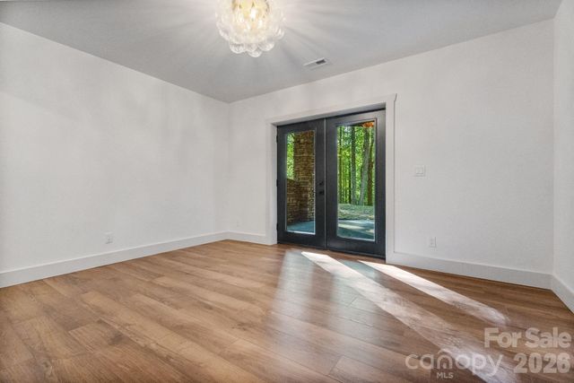 40 Boulder Lane, Hendersonville, NC 28792
