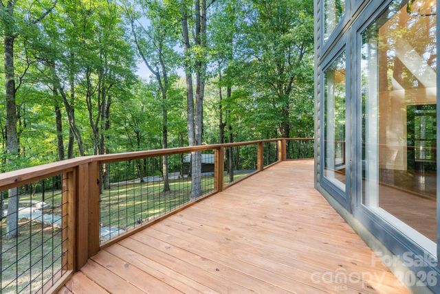 40 Boulder Lane, Hendersonville, NC 28792