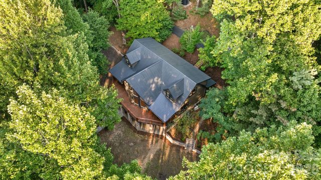 40 Boulder Lane, Hendersonville, NC 28792