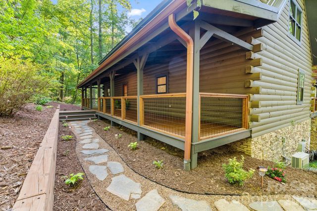 40 Boulder Lane, Hendersonville, NC 28792