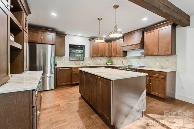 40 Boulder Lane, Hendersonville, NC 28792