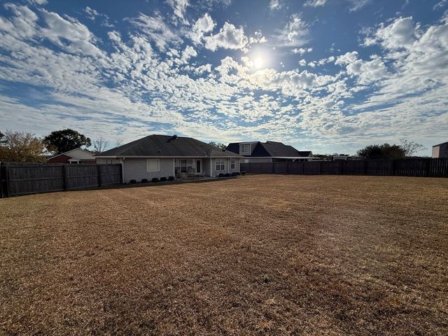 111 Augusta Ave., Midland City, AL 36350