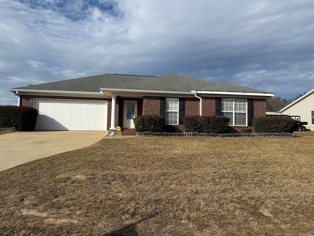 111 Augusta Ave., Midland City, AL 36350
