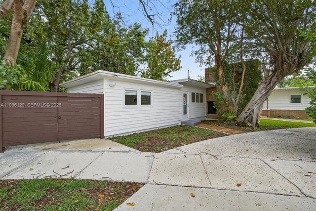 6395 SW 42nd Ter, South Miami, FL 33155