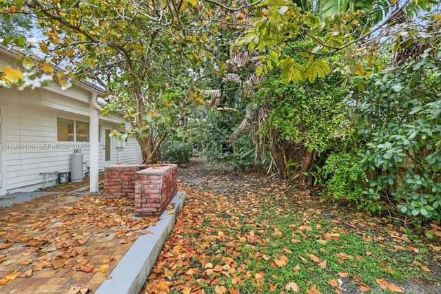 6395 SW 42nd Ter, South Miami, FL 33155