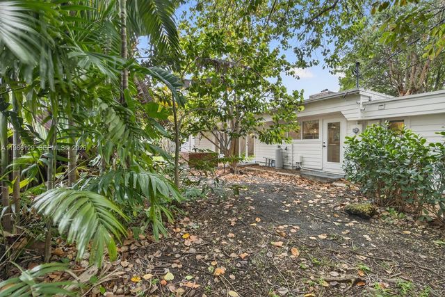 6395 SW 42nd Ter, South Miami, FL 33155