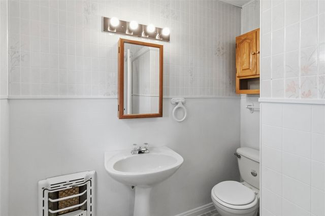 709 NE Tiger LN, Smithville, TX 78957