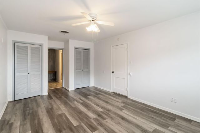 709 NE Tiger LN, Smithville, TX 78957
