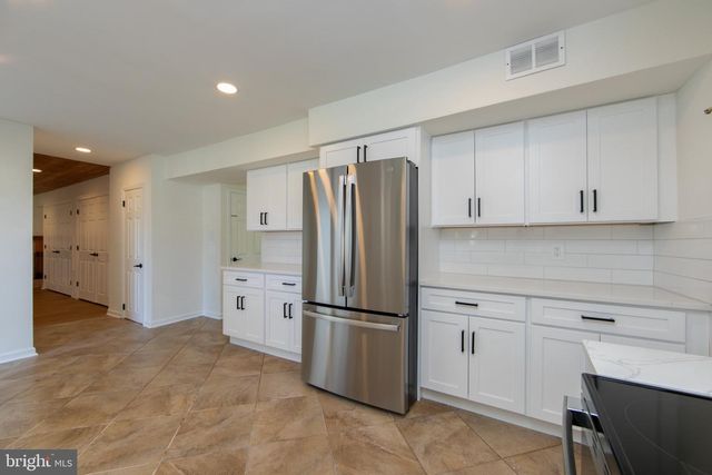 90 KNOLLWOOD DR, Cherry Hill, NJ 08002