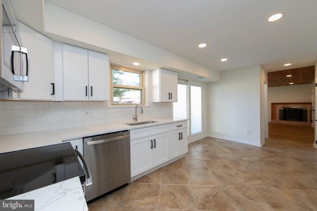 90 KNOLLWOOD DR, Cherry Hill, NJ 08002