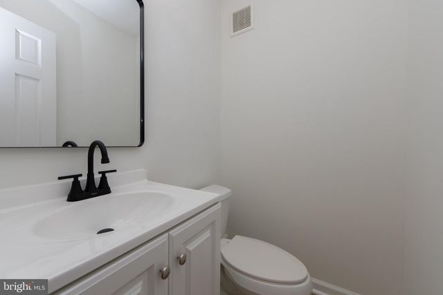 90 KNOLLWOOD DR, Cherry Hill, NJ 08002