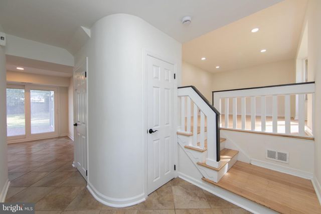 90 KNOLLWOOD DR, Cherry Hill, NJ 08002