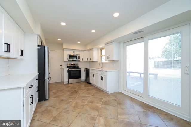 90 KNOLLWOOD DR, Cherry Hill, NJ 08002