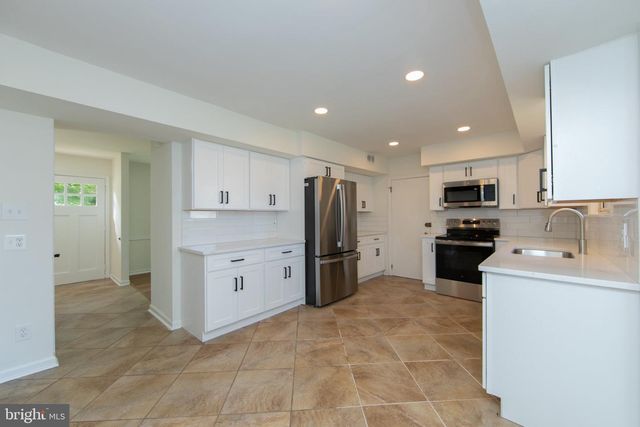 90 KNOLLWOOD DR, Cherry Hill, NJ 08002