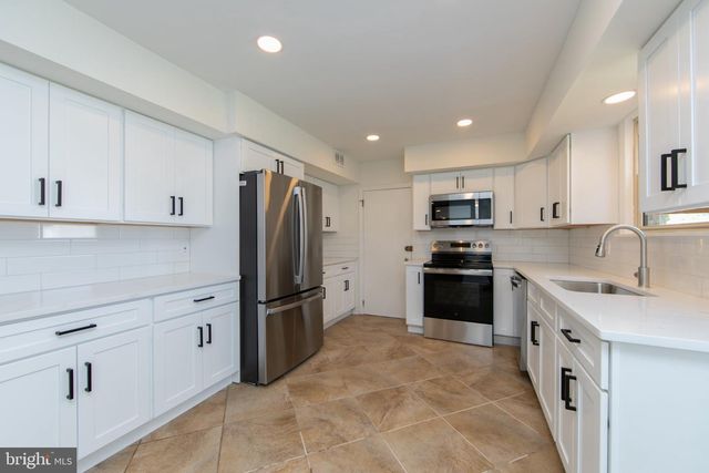 90 KNOLLWOOD DR, Cherry Hill, NJ 08002