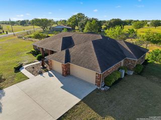 212 Sunbelt Loop E, Seguin, TX 78155