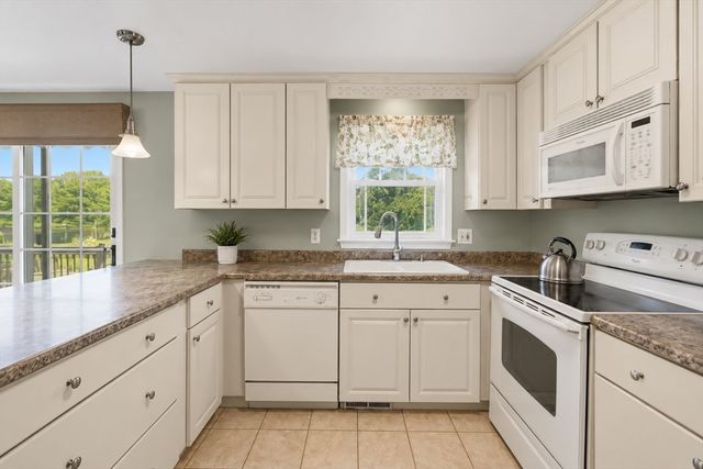 748 Warren Ave, Swansea, MA 02777