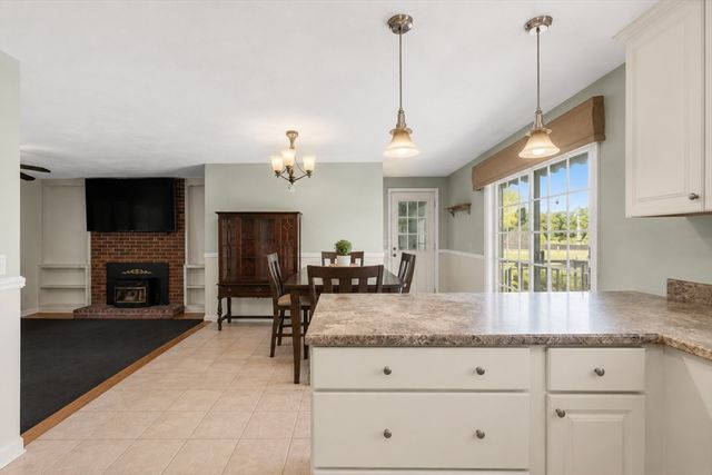 748 Warren Ave, Swansea, MA 02777