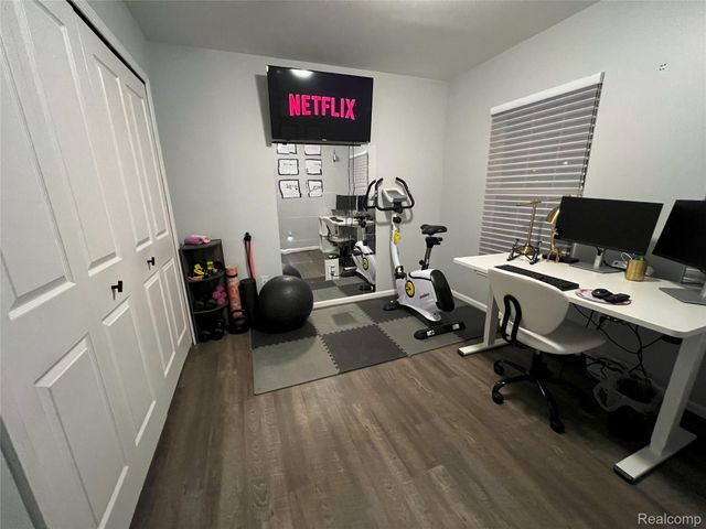 25391 SAINT JAMES Square, Southfield, MI 48075