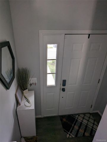 25391 SAINT JAMES Square, Southfield, MI 48075