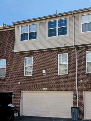 25391 SAINT JAMES Square, Southfield, MI 48075