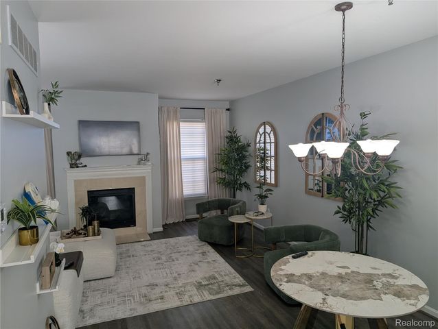 25391 SAINT JAMES Square, Southfield, MI 48075