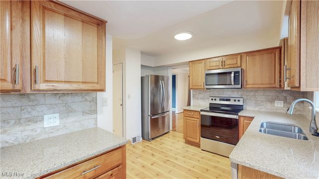 23613 E Baintree Road, Beachwood, OH 44122