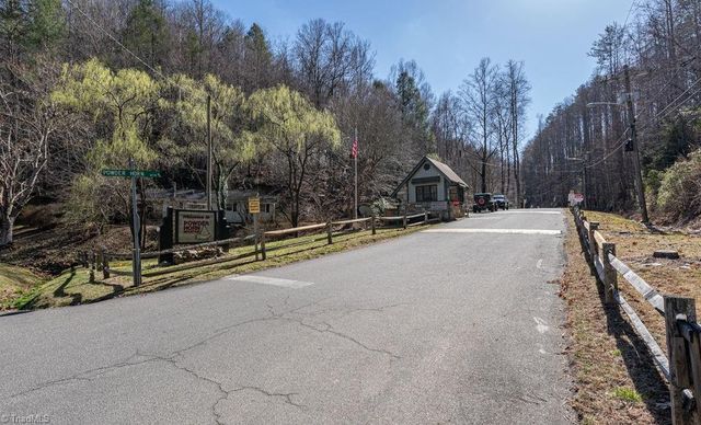 114 Sweetleaf, Deep Gap, NC 28618
