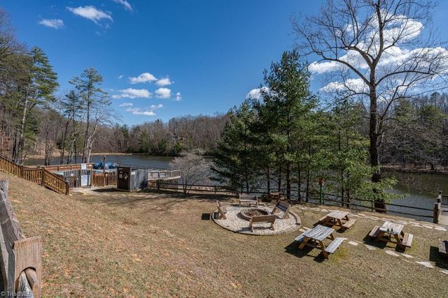114 Sweetleaf, Deep Gap, NC 28618