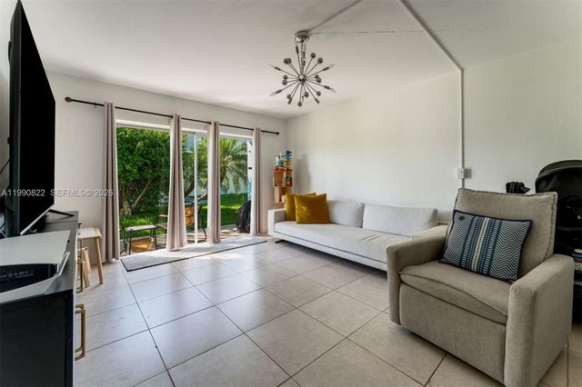 7670 SW 82nd St H117, Miami, FL 33143