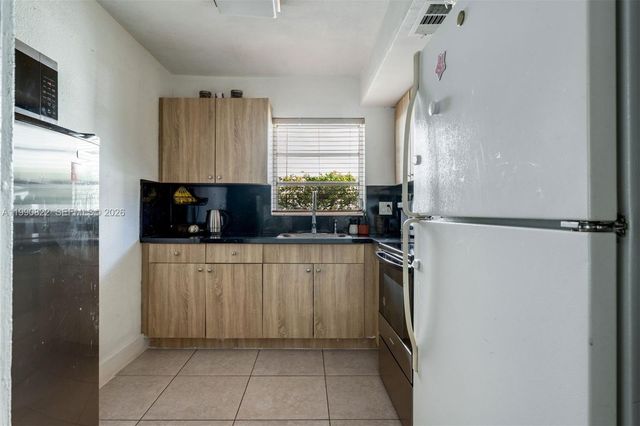 7670 SW 82nd St H117, Miami, FL 33143