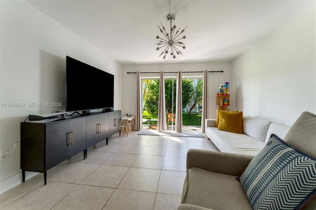 7670 SW 82nd St H117, Miami, FL 33143